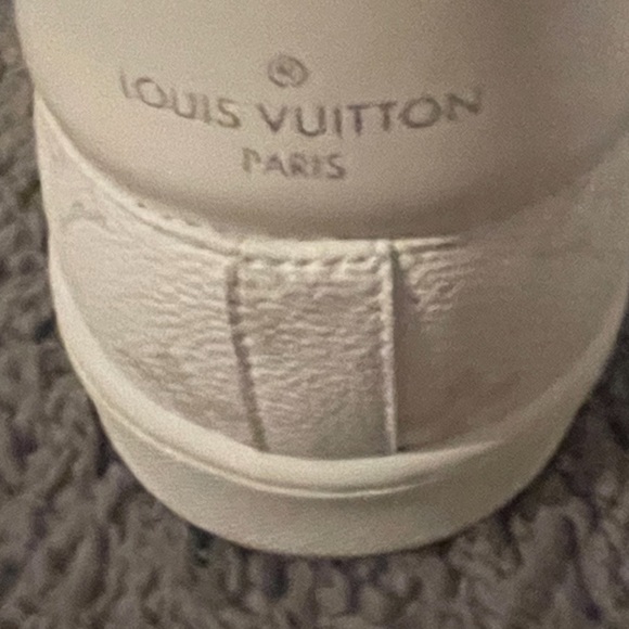 Men’s Louis Vuitton white sneaker - Picture 4 of 10